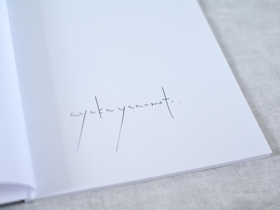 美本・山元彩香写真集 「We are Made of Grass〜」 サインあり