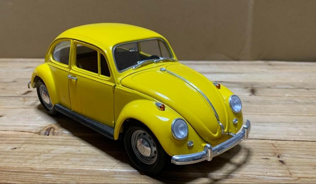 ミニカー　1/18 VW　フォルクスワーゲン　ビートル　1967　イエロー
