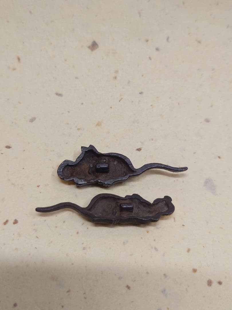 目貫、鉄地に鼠に宝珠図