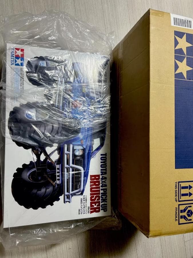 トヨタ　ハイラックス　4WD ハイリフト　RN36 タミヤ　新品　未開封