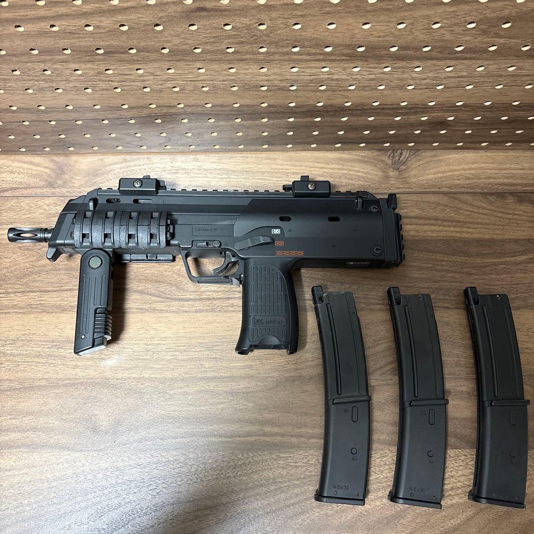 東京マルイ　MP7A1 ガスガン ブラック マガジン3本付き