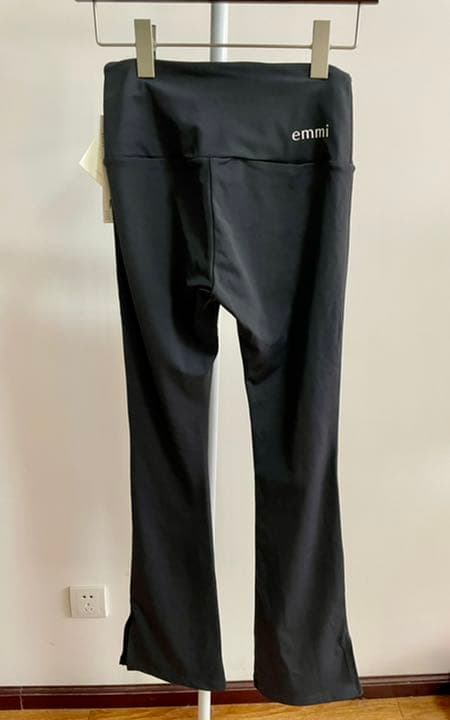 エミヨガ2点セット❗️新品紙タグ付⭐️サスティナレッチレギンスパンツ&コラボTシャツ