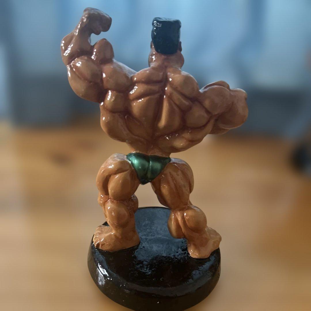 アメリカ輸入品】Art Fusion ボディビルダ一のタフな体つきの珍しい彫像