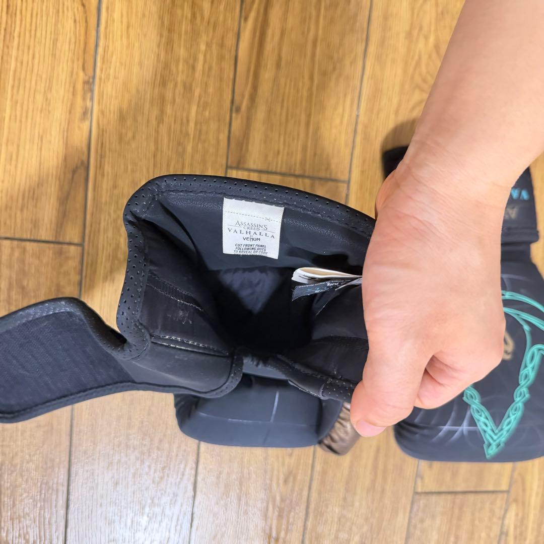 激レア Venum アサシンクリード ボクシンググローブ