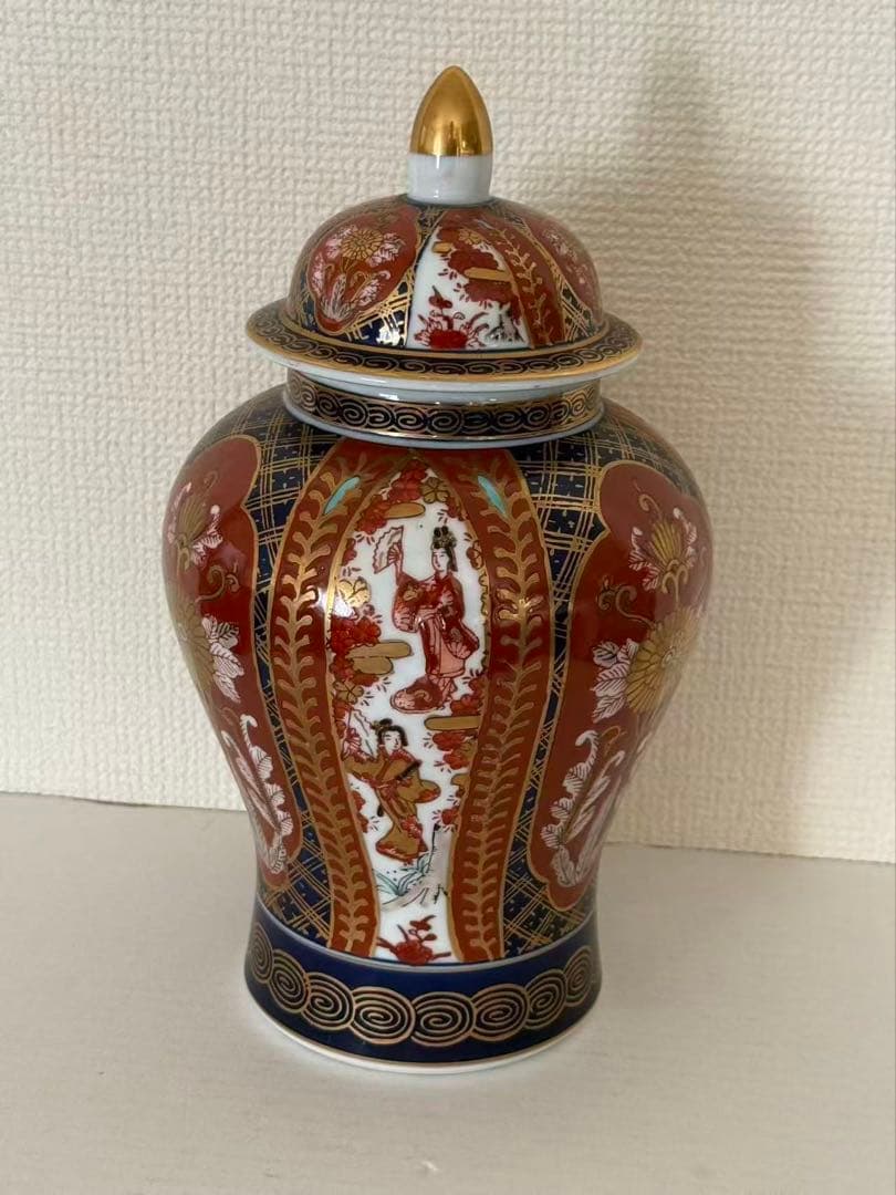 古伊万里蓋物飾壺 蓋付壷色絵磁器秀峰作色 給金彩金襴手美人区沈香壺時代物