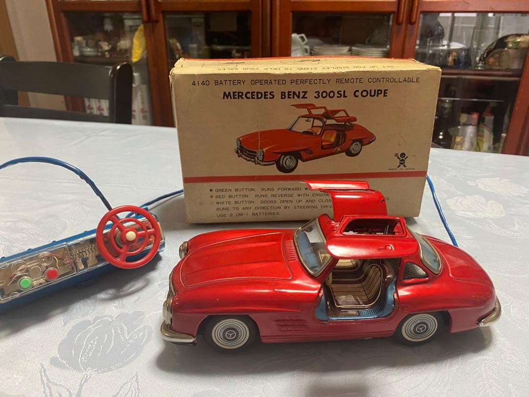 バンダイ製「メルセデス・ベンツ300SL クーペ　ガルウイング」リモコン付