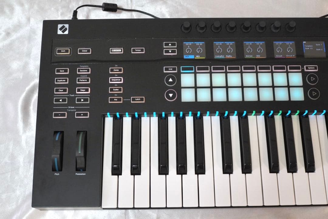 Novation SL MkIII 61鍵（MIDIキーボード）