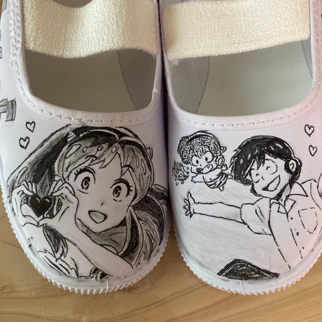 手書き上履きデコ。