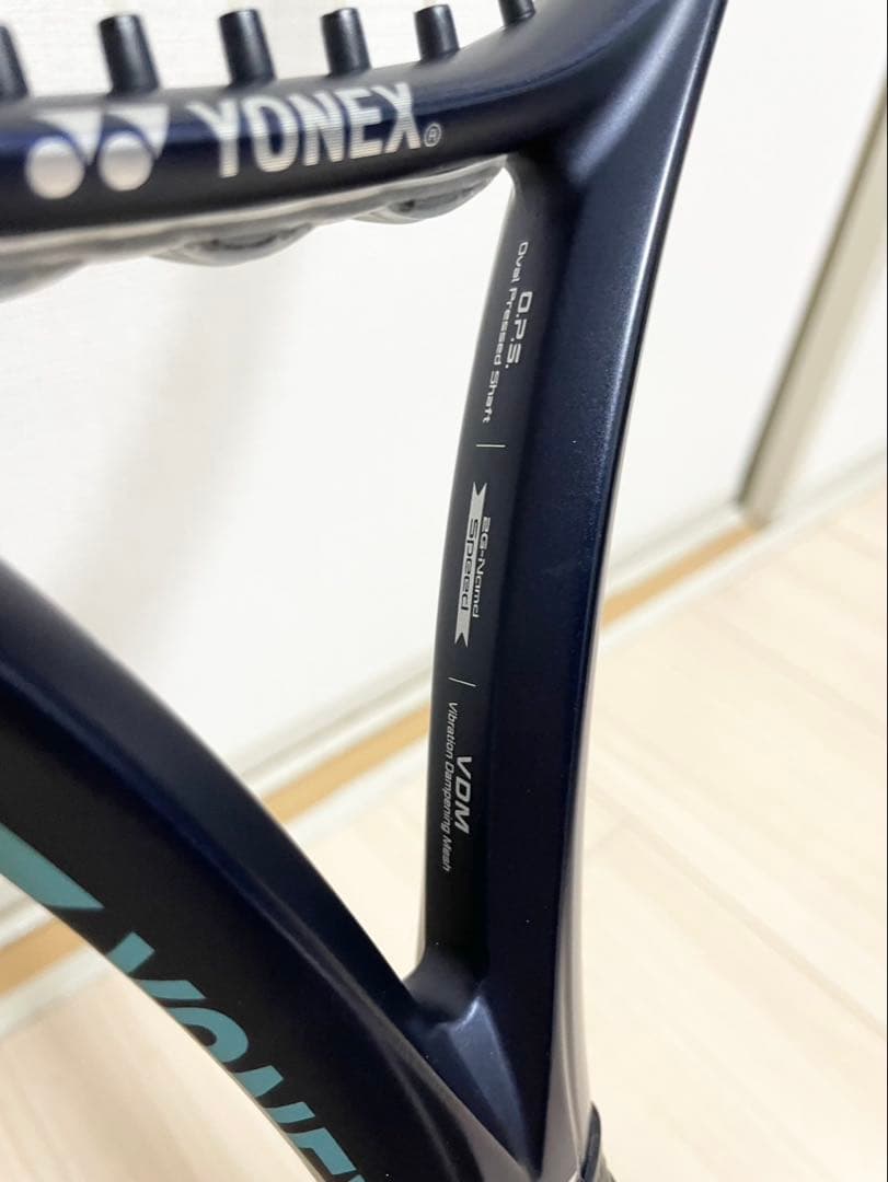 【used】美品YONEX EZONE105 グリップ2 新品ストリング付