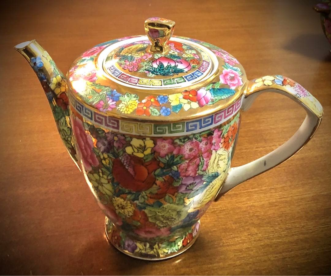 中国景徳鎮　 十錦手　金地粉彩万華不落地　ティーセット