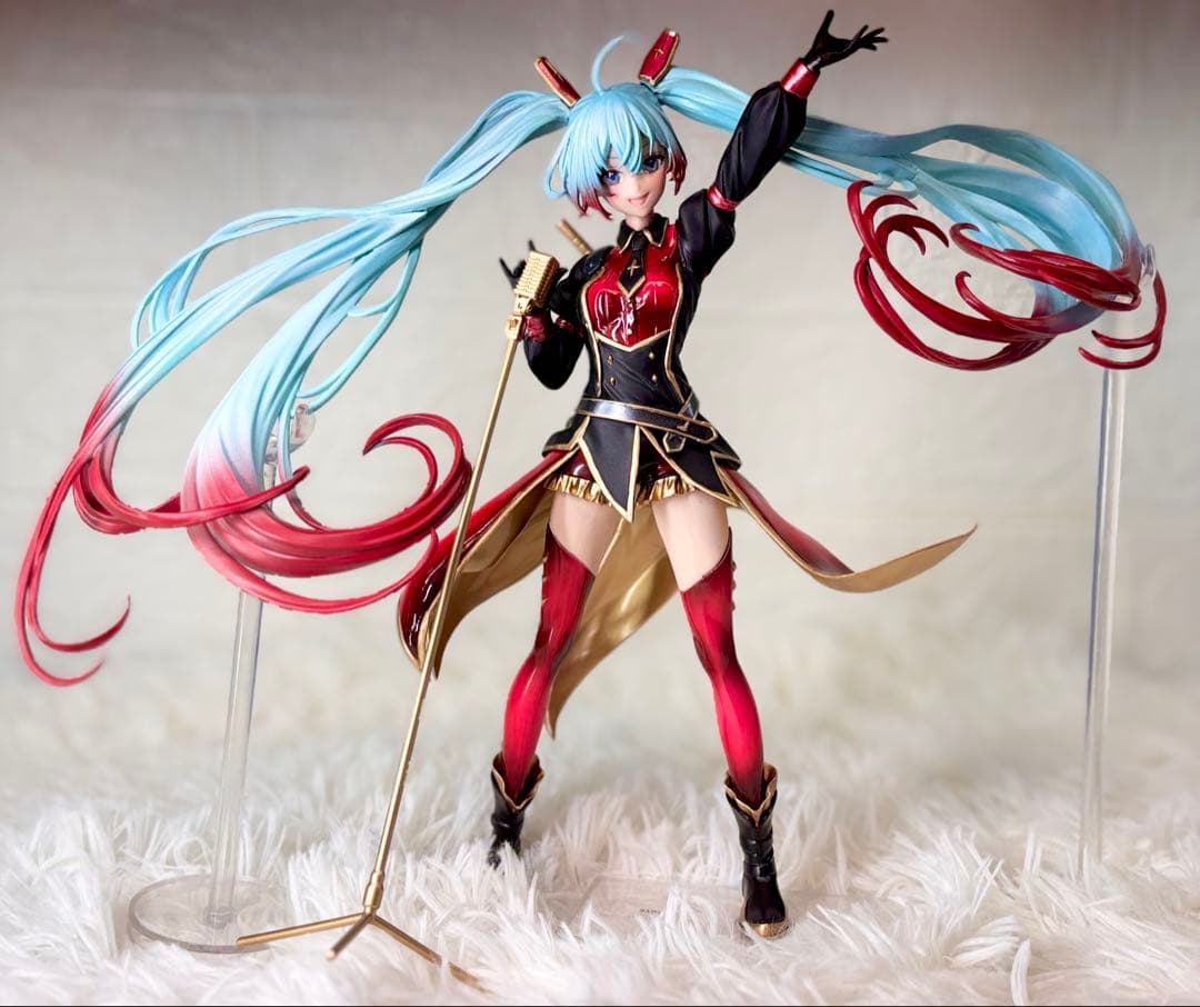 n*m様 初音ミク　フィギュア　リペイント　ガンダムコラボ　シャアカラーver