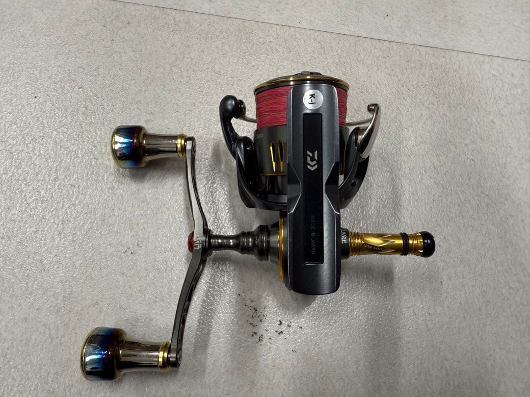 ダイワ エアリティPC LT3000 リブレハンドル、バランサー付