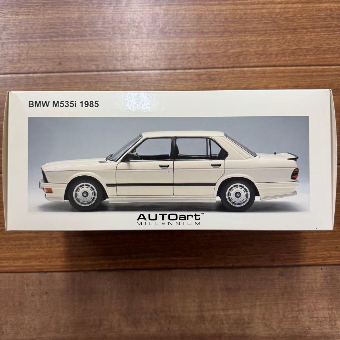 【新品】オートアート  535i 1985 ホワイト　1/18