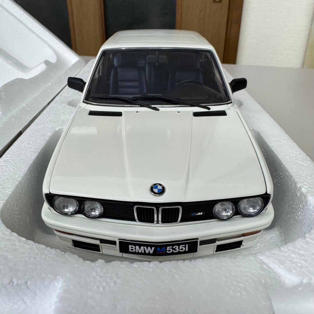 【新品】オートアート  535i 1985 ホワイト　1/18