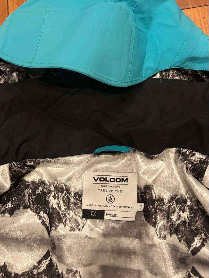 VOLCOM ゴアテックス　スノーボードジャケット　女性用 M