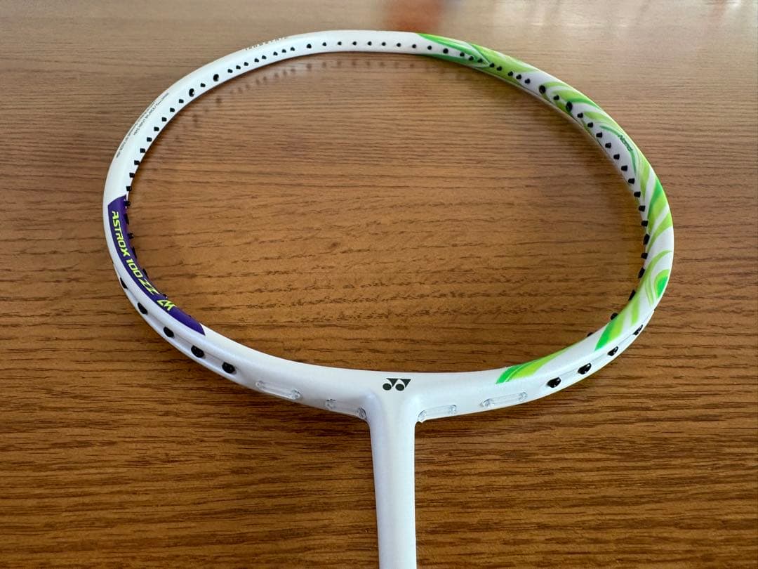 アストロクス100ZZ VA 4U5 YONEX バドミントンラケット