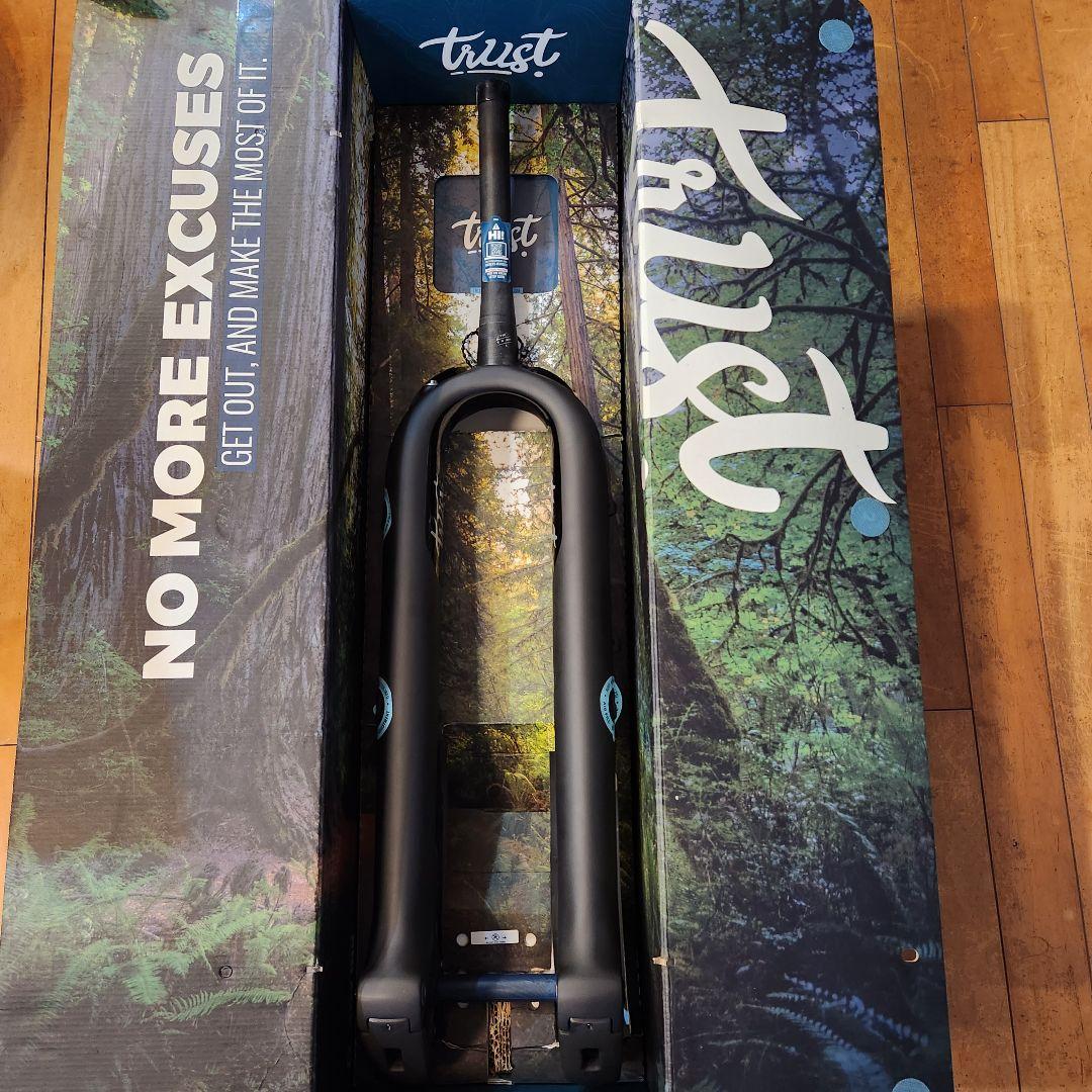 最高級 新品未使用 Trust message サスペンションフォーク