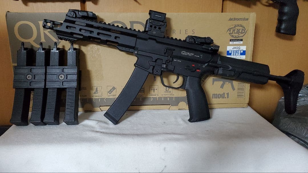 KSC QRF MOD.1 電動ガン ブラック マガジン5本付き
