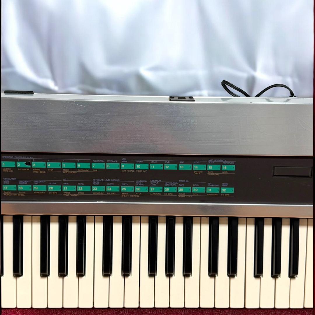 ☆良品 ヤマハ DX7 シンセサイザー VRC-107 カートリッジ付 シルバー