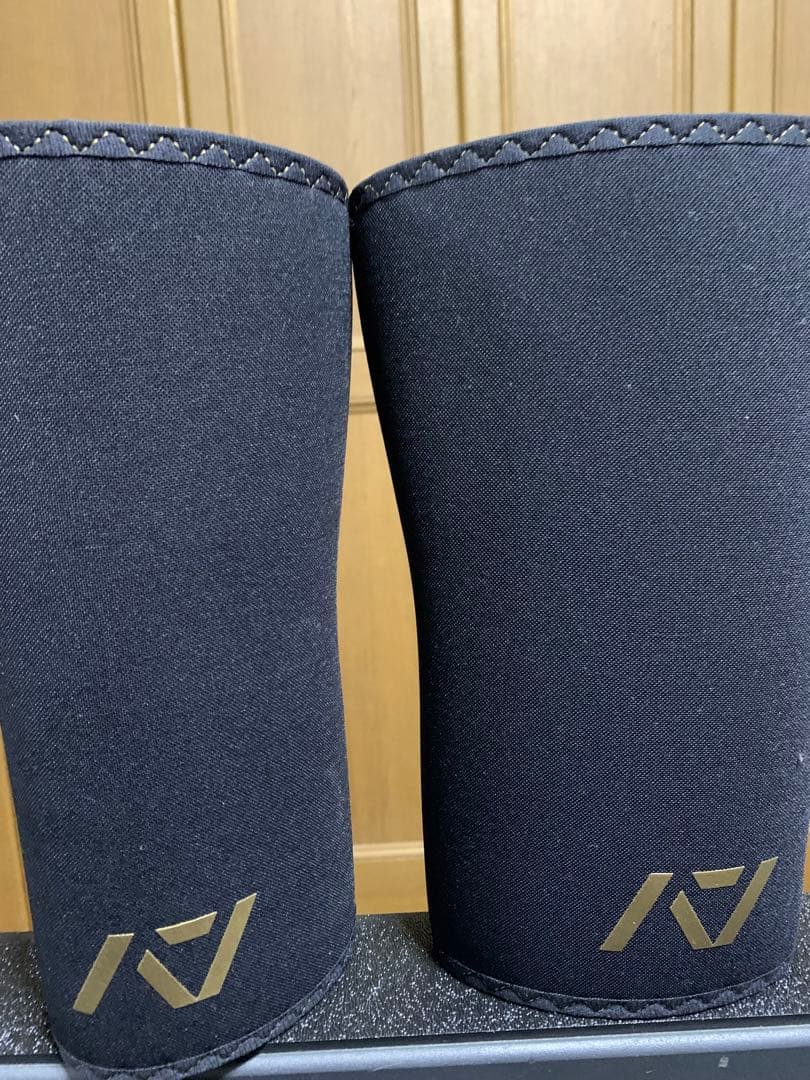 新品　LサイズA7 HOURGLASS ニースリーブ