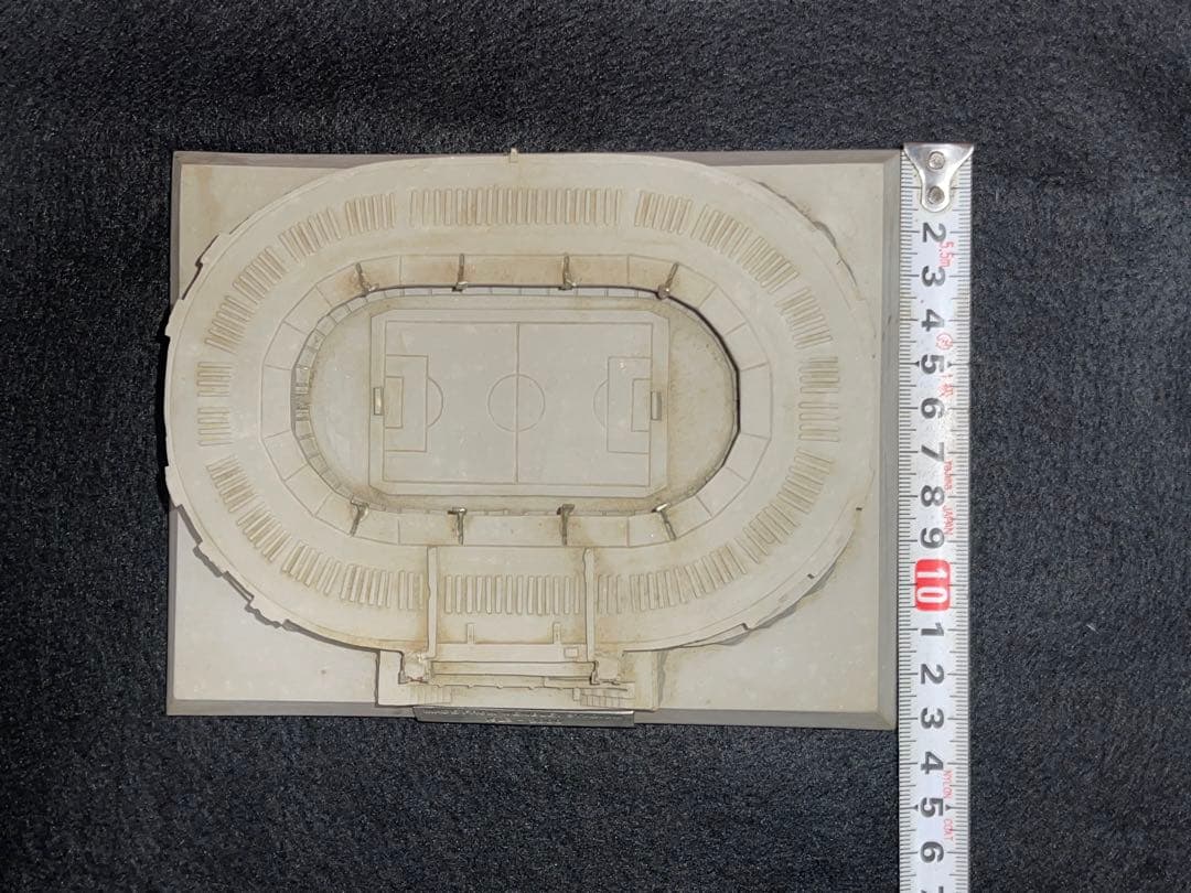 ウェンブリースタジアム　削り出しフィギュア