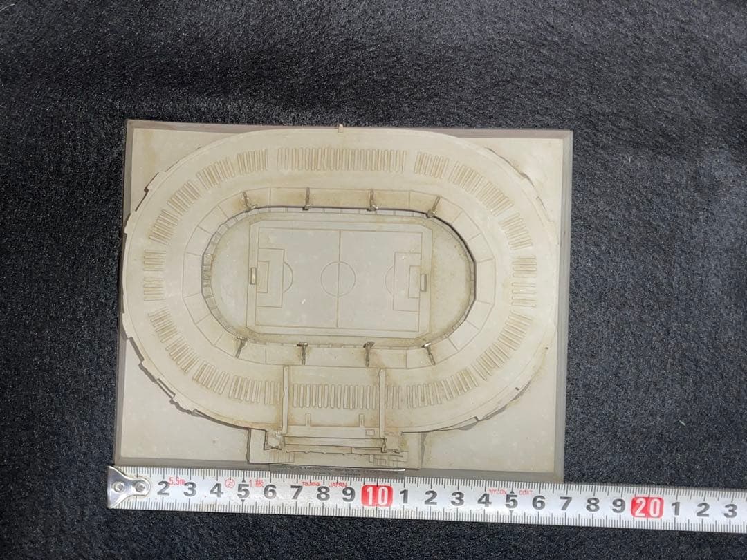 ウェンブリースタジアム　削り出しフィギュア