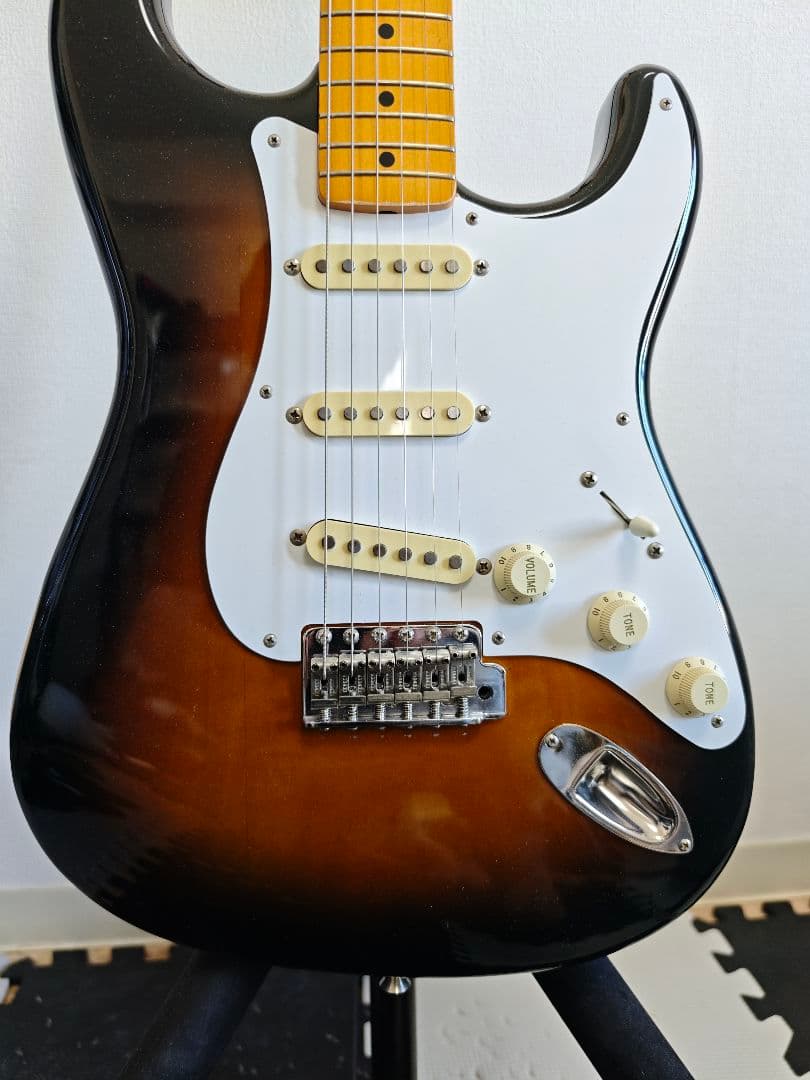 Fender Japan ST57-55 Sunburst Eシリアル