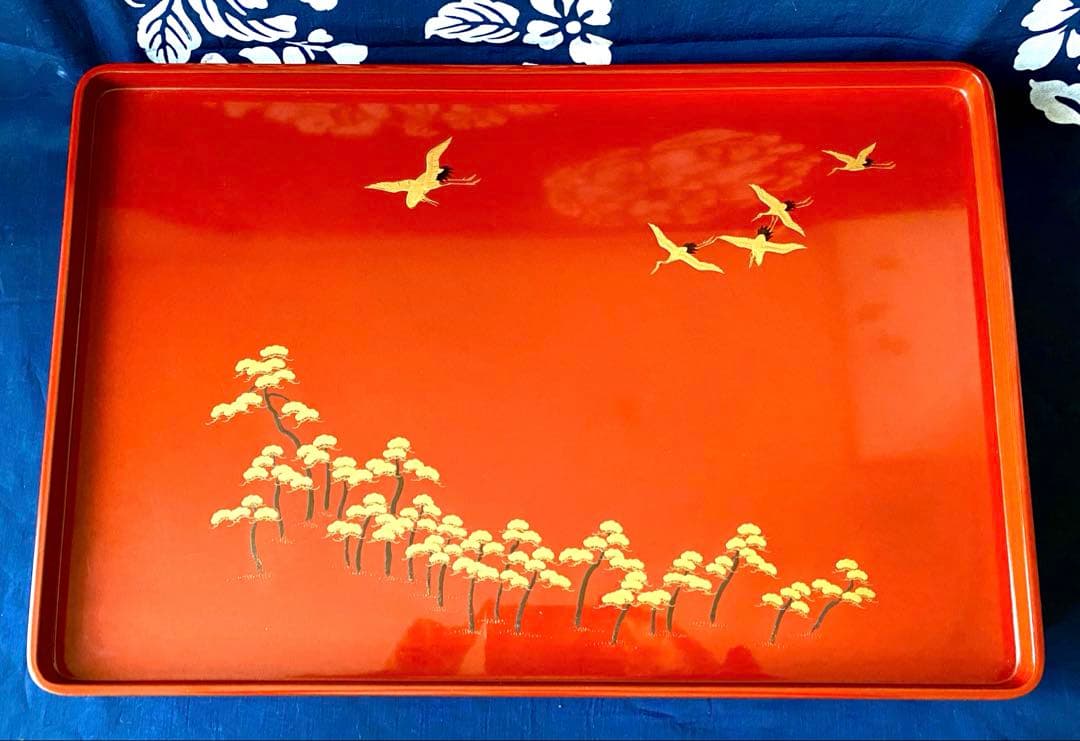 時代物　屠蘇器・重箱セット　木製漆器　朱塗り金蒔絵　鶴に松　縁起柄　長寿　木箱入