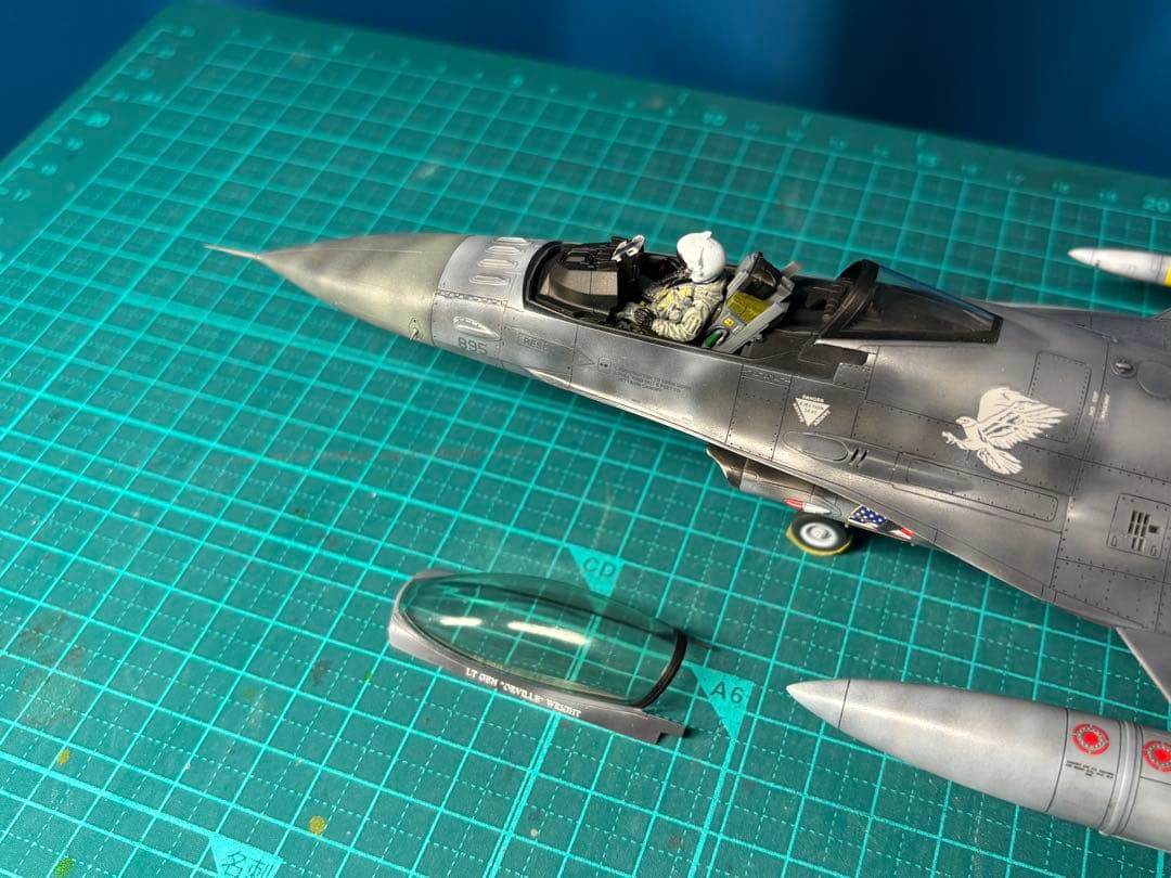 戦闘機　プラモデル完成品　タミヤ　1/48 F-16CJ