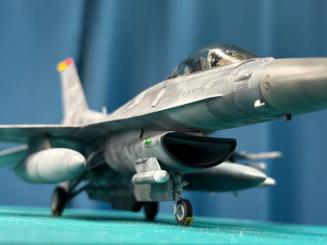 戦闘機　プラモデル完成品　タミヤ　1/48 F-16CJ