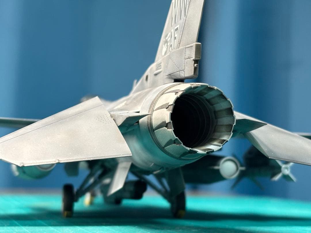 戦闘機　プラモデル完成品　タミヤ　1/48 F-16CJ