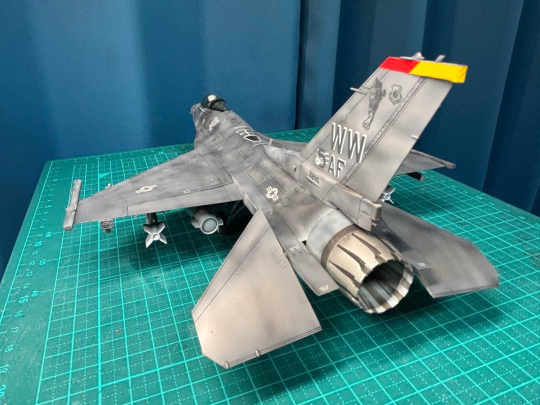 戦闘機　プラモデル完成品　タミヤ　1/48 F-16CJ