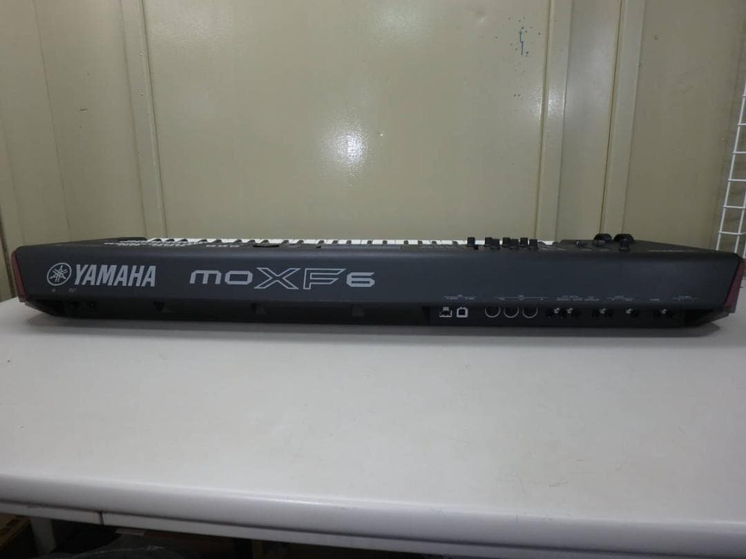【シンセサイザー本体】YAMAHA MOXF6 中古品・現状品　音出し確認済