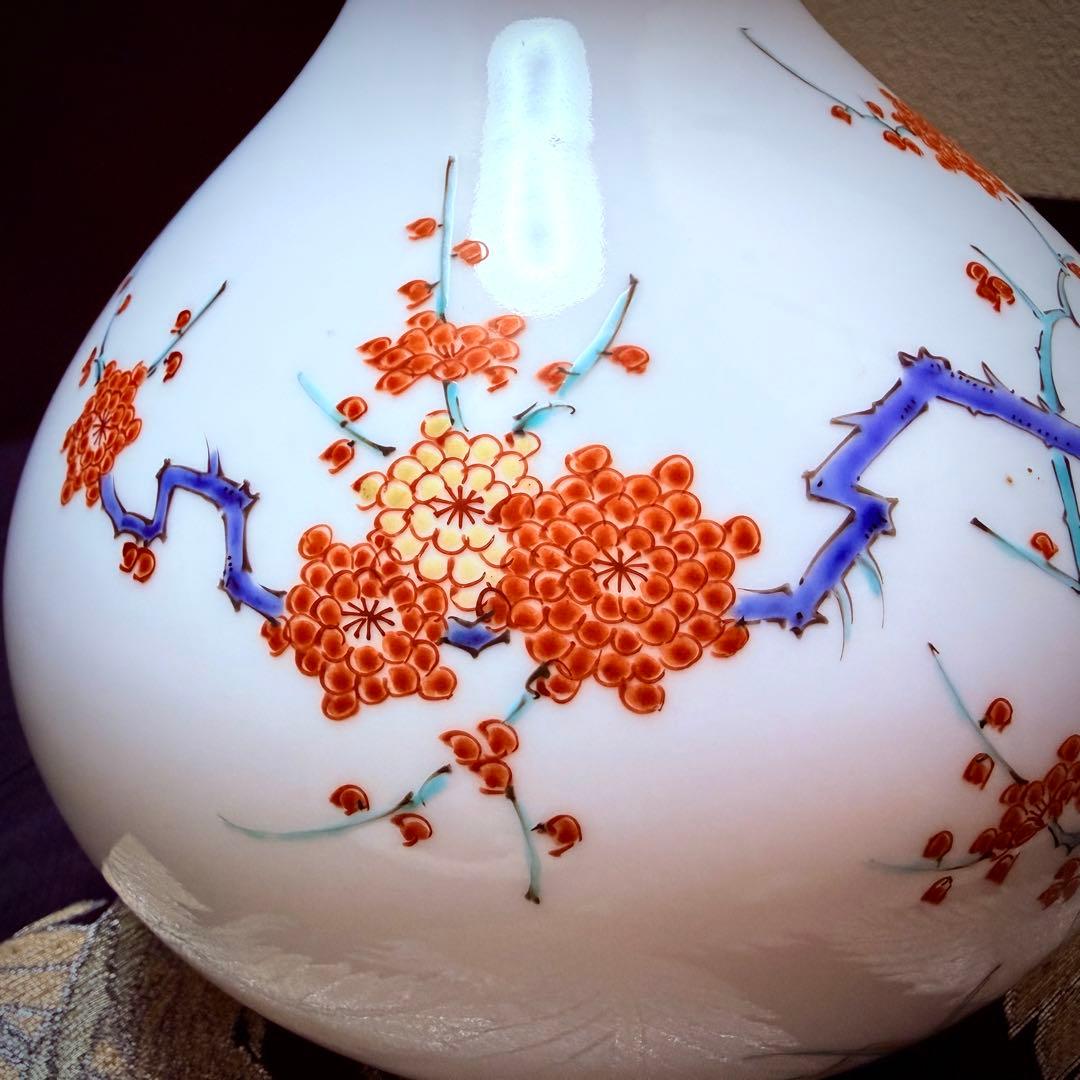 人間国宝　十三代柿右衛門　有田焼　染錦岩花草　花瓶￼