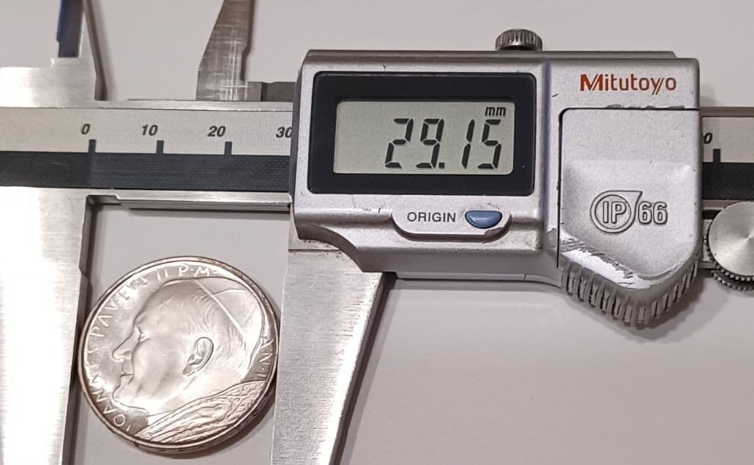 教皇として初めて日本を訪問し世界平和と人権擁護に尽力したヨハネ・パウロ2世の銀貨