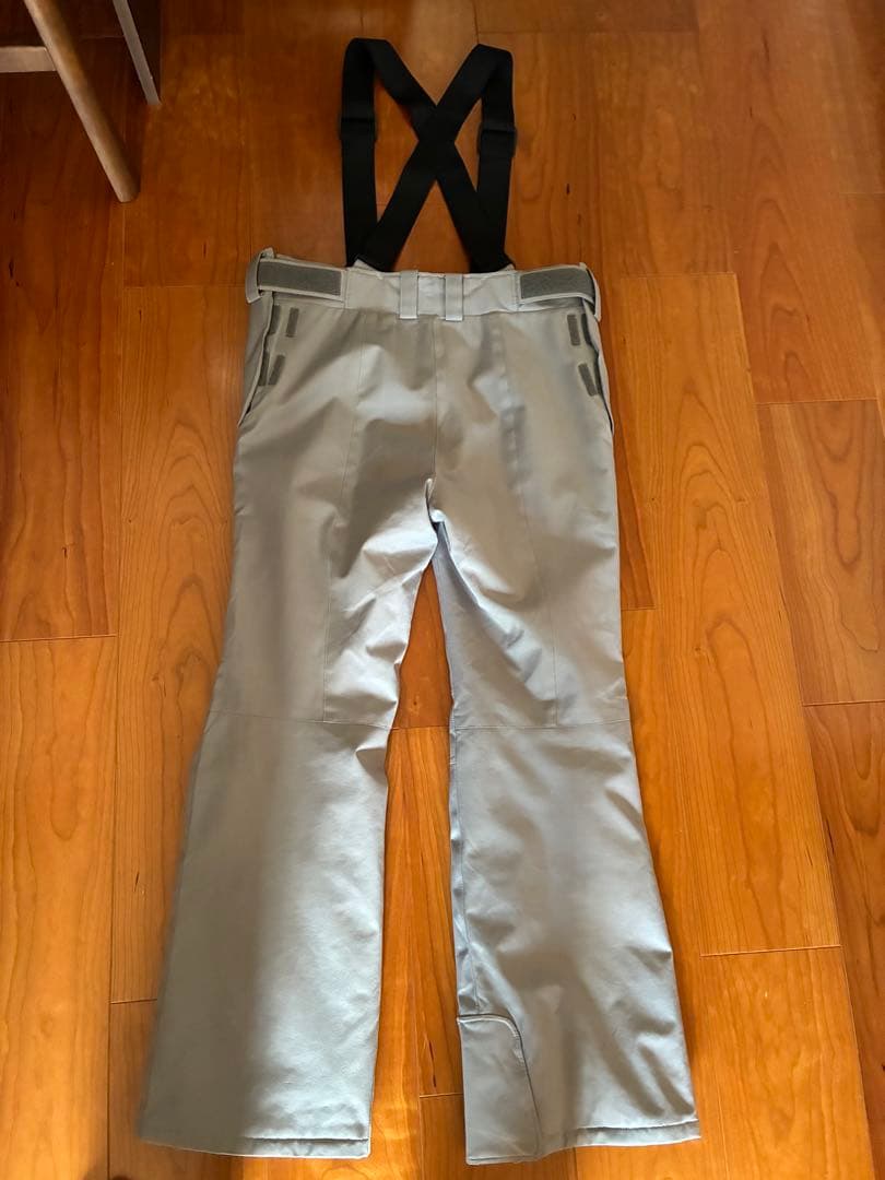 オンヨネ　女性用スキーウェア 花柄