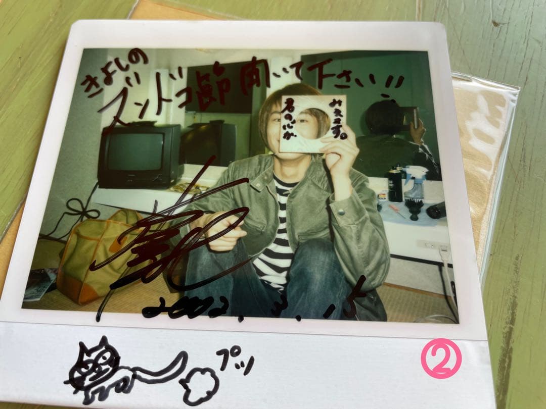 氷川きよし 直筆サイン入りポラロイド写真 ②