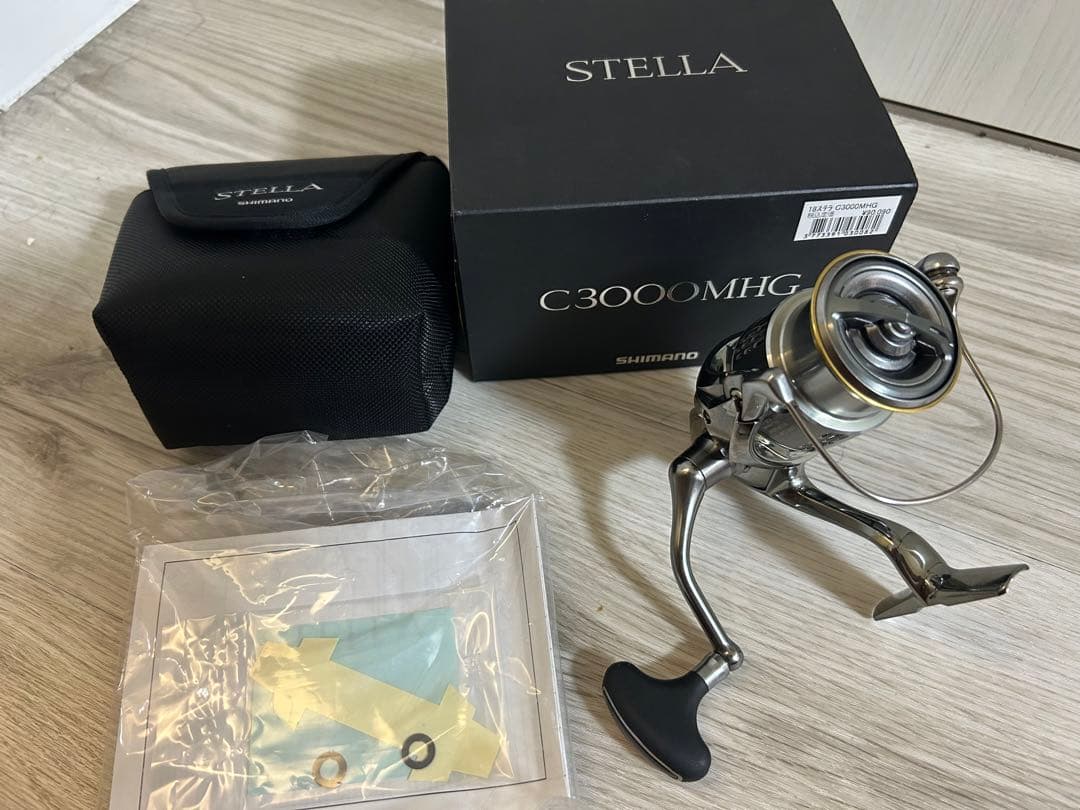 【超美品】18ステラC3000MHG スピニングリール