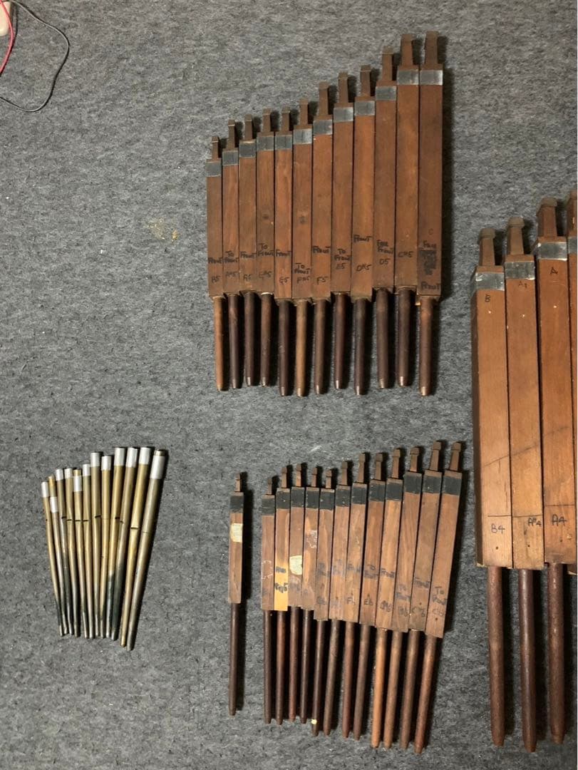 パイプオルガン　パイプ49本　 木製管37本　金属管12本　バスクオルガン　手回