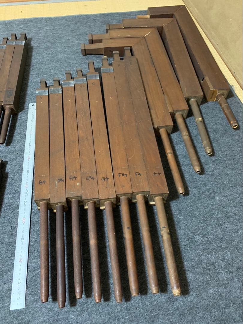 パイプオルガン　パイプ49本　 木製管37本　金属管12本　バスクオルガン　手回