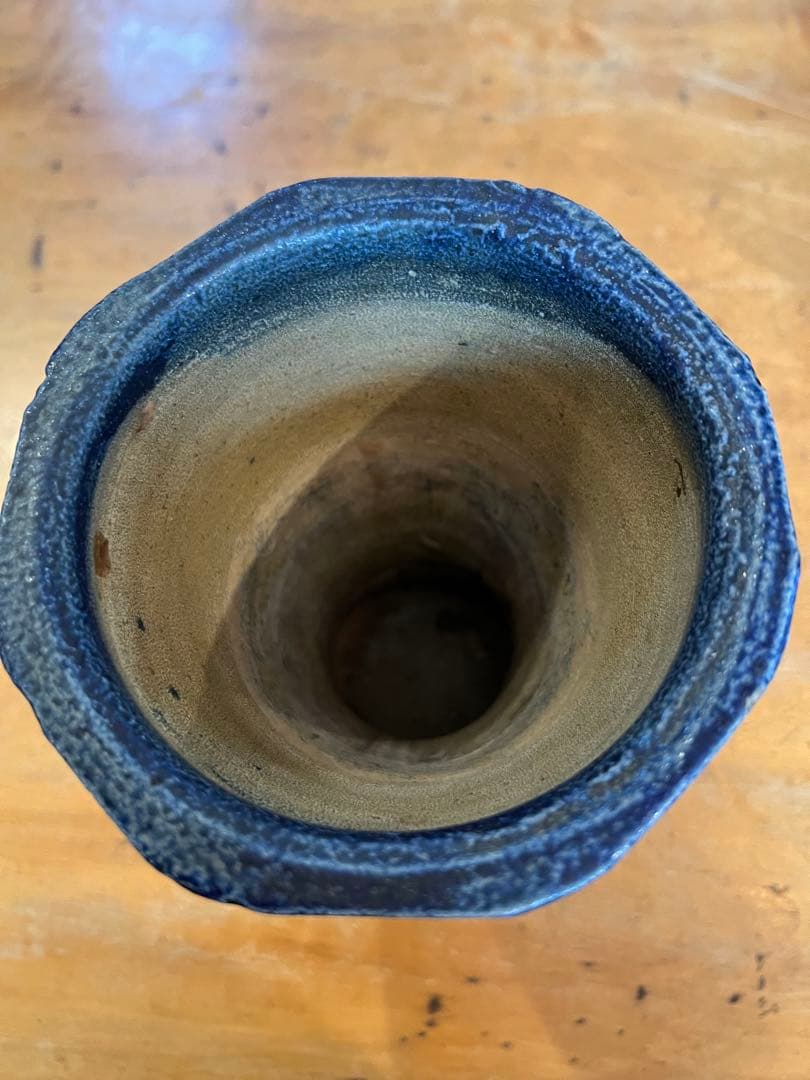 塩釉薬の六角形の花瓶