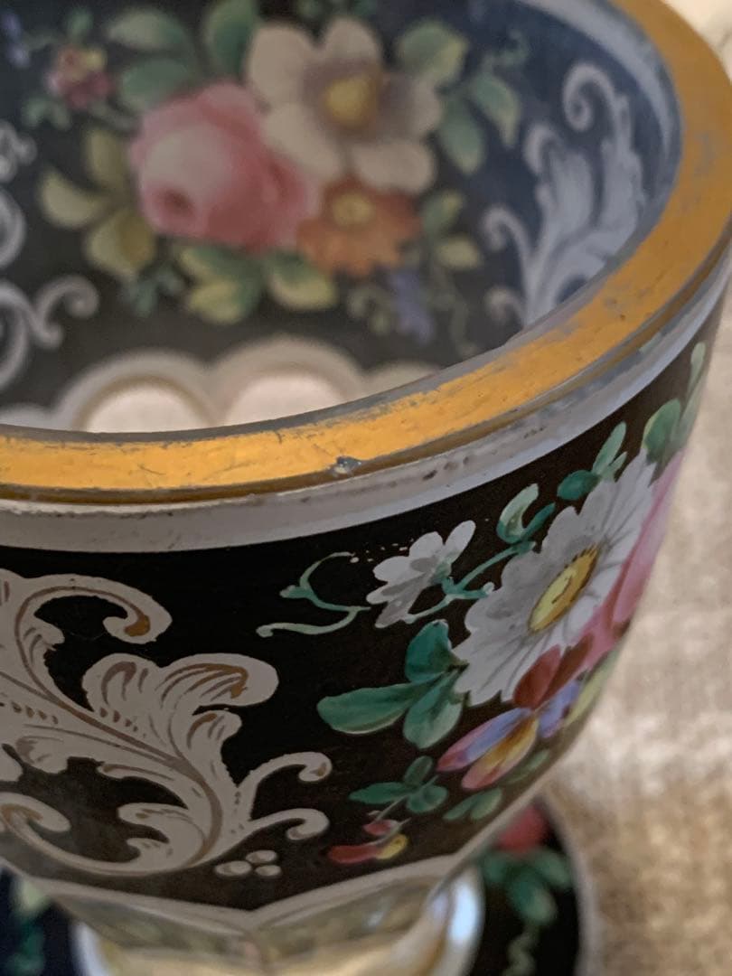 フランス製　アンティークの手書きのエナメル花柄ガラスのゴブレット！素敵です！