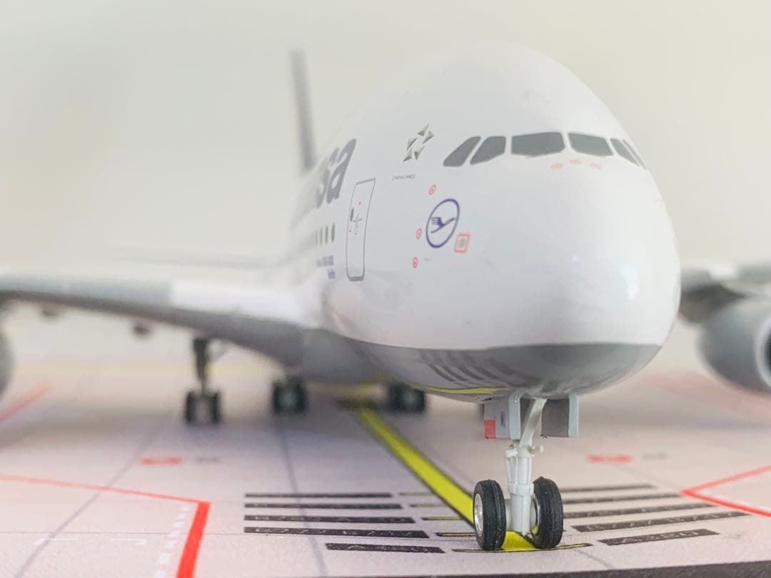 ヘルパ製１／２００ルフトハンザ航空Ａ３８０－８００プラスティック製完成品