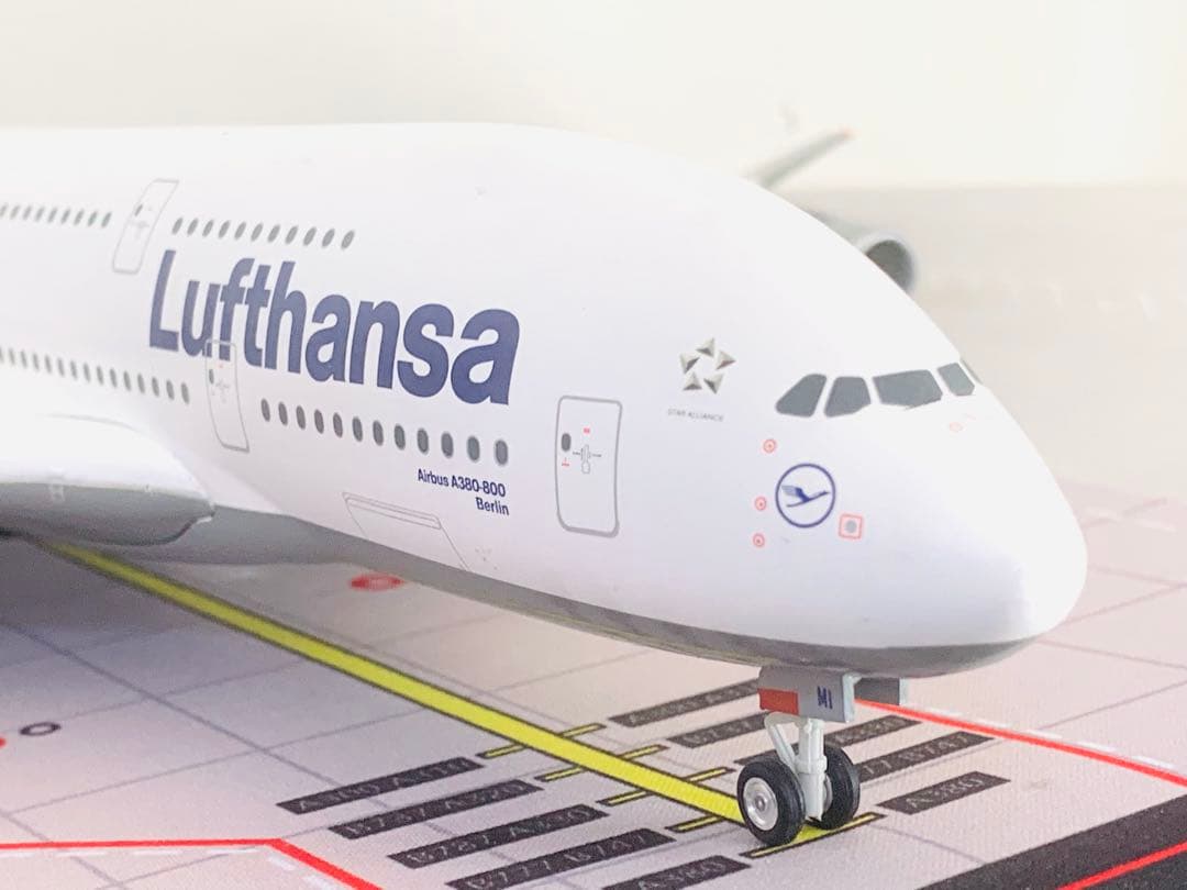 ヘルパ製１／２００ルフトハンザ航空Ａ３８０－８００プラスティック製完成品
