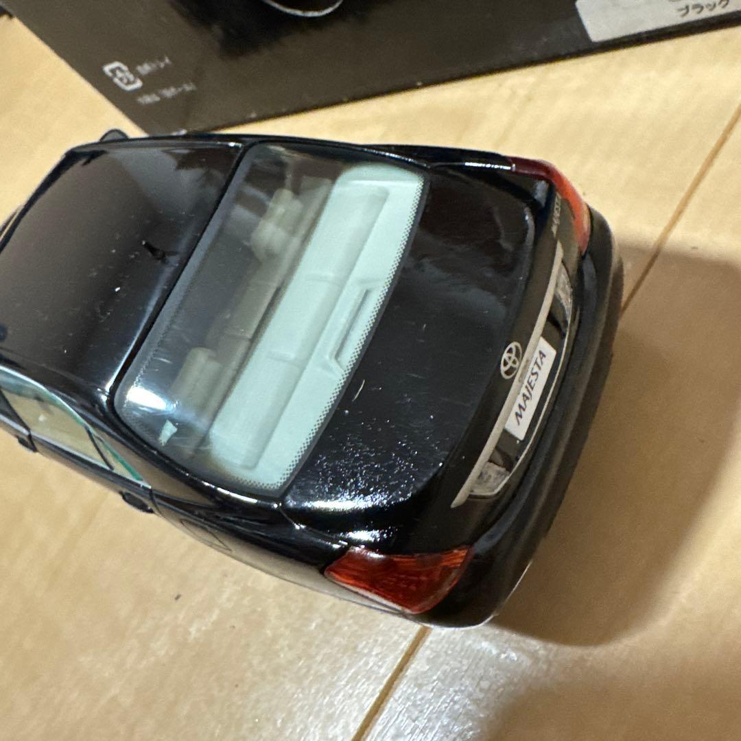 トヨタ　クラウン　マジェスタ 200系　202ブラック　ミニカー　カラーサンプル