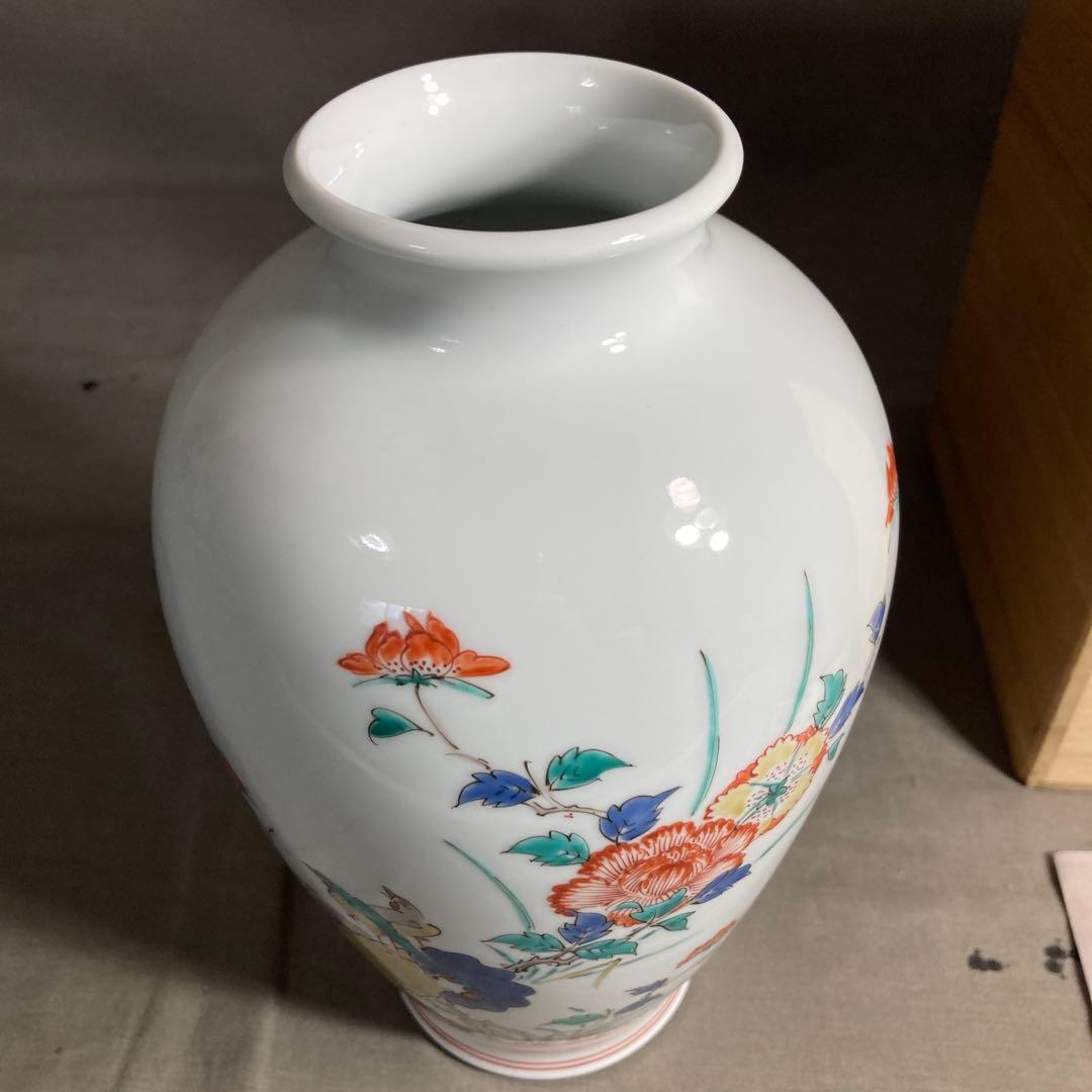 【柿右衛門】赤絵の伝統　名窯　人間国宝　十三代酒井田柿右衛門作　錦牡丹鳥文　花瓶