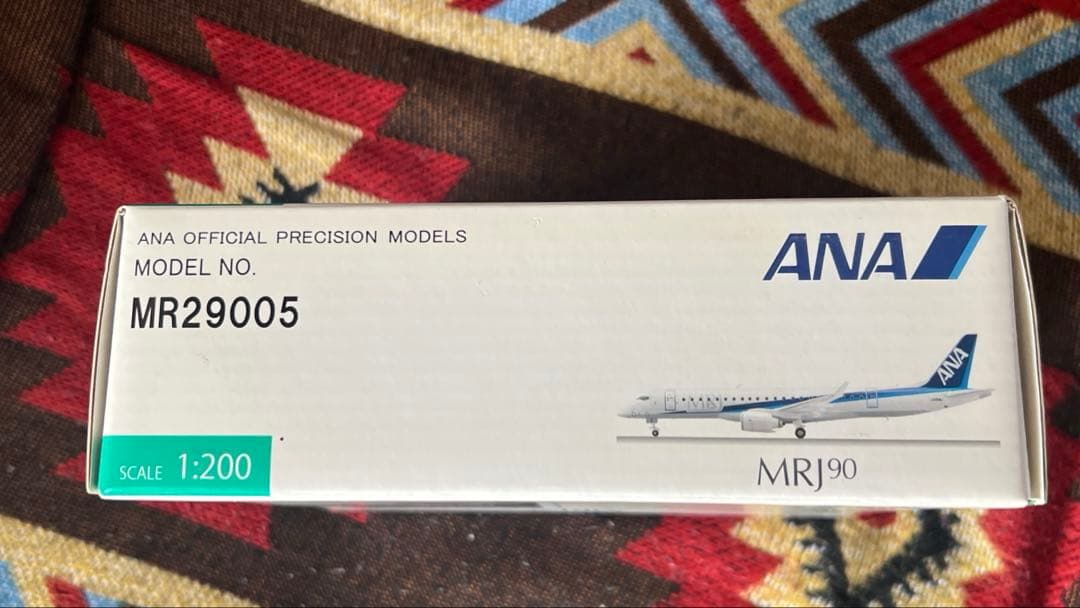 ANA MRJ90 スケール1:200 モデル(全日空商事)