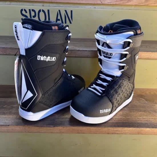 THIRTYTWO 2026 【LASHED VOLCOM】27.0cm