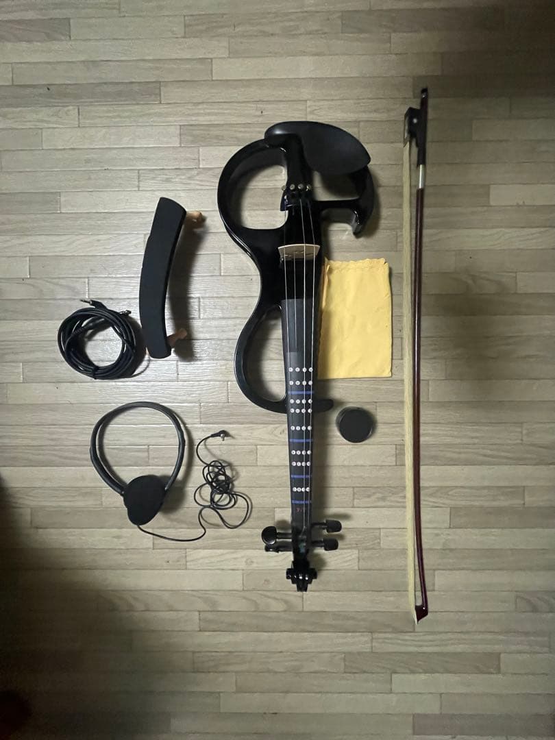 エレクトリックバイオリンと付属品