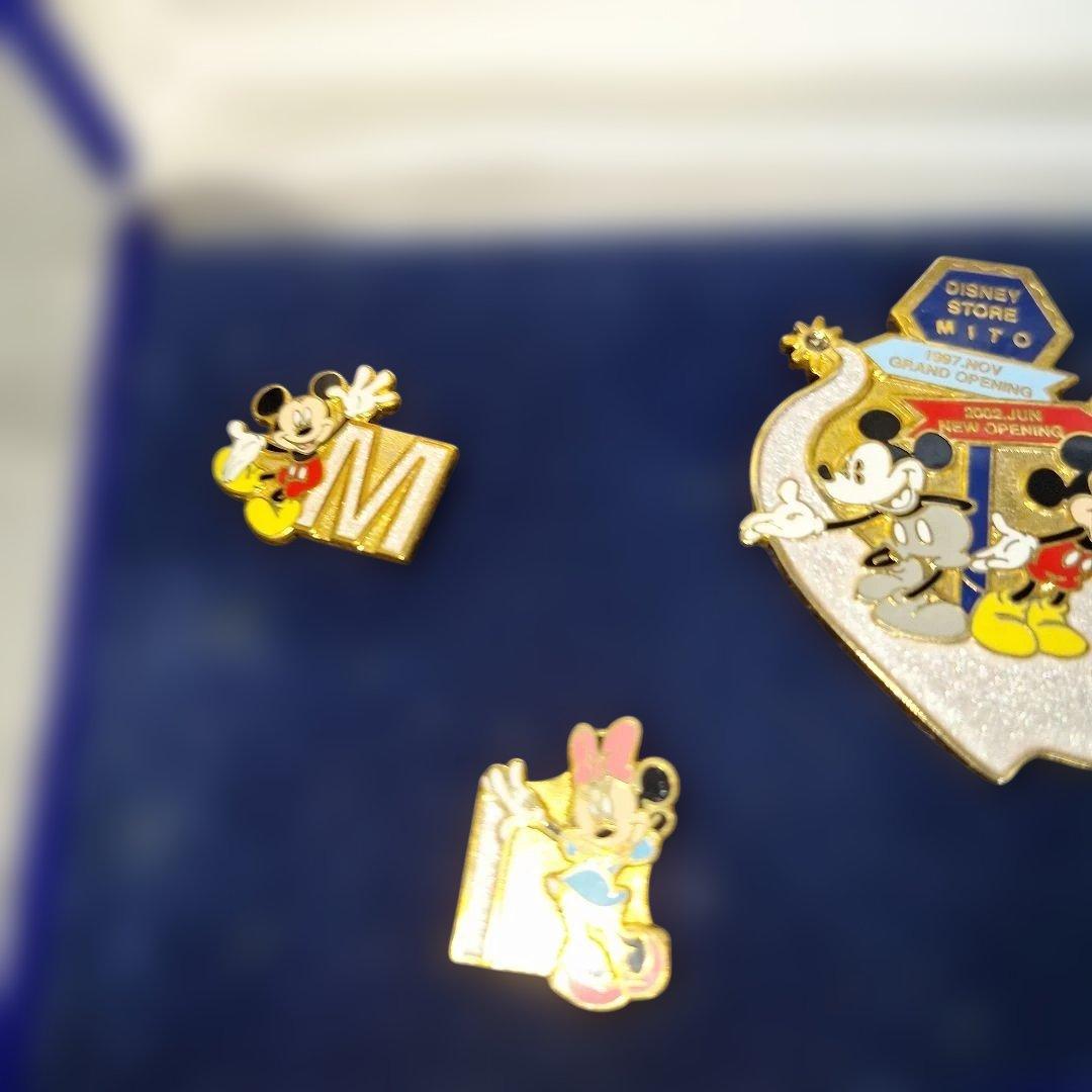 レア　ディズニーストア限定　オープン記念ピンバッジ